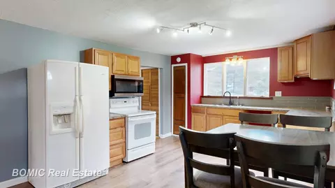 Kitchen - 2751 E Deckerville, Caro, MI 48723 photo 2 of 2