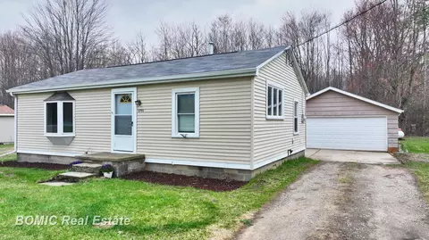 2751 E Deckerville, Caro, MI 48723