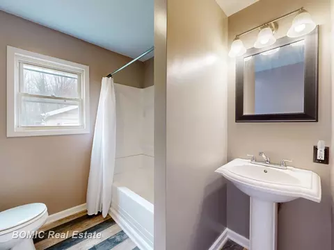 Bath - 2751 E Deckerville, Caro, MI 48723 photo 1 of 3