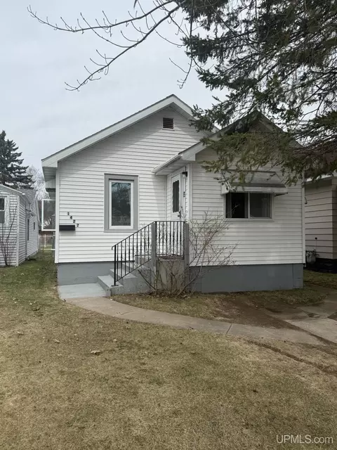 1422 W Hughitt, Iron Mountain, MI 49801