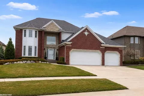 18011 Humber Bridge Dr, Macomb, MI 48042