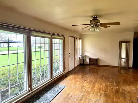 Living - 1016 River Acres, Tecumseh, MI 49286 photo 3 of 4