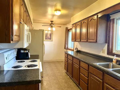 Kitchen - 1016 River Acres, Tecumseh, MI 49286 photo 1 of 2