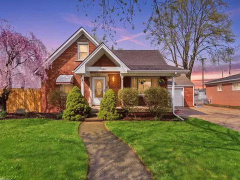 7399 Mckinley, Center Line, MI 48015