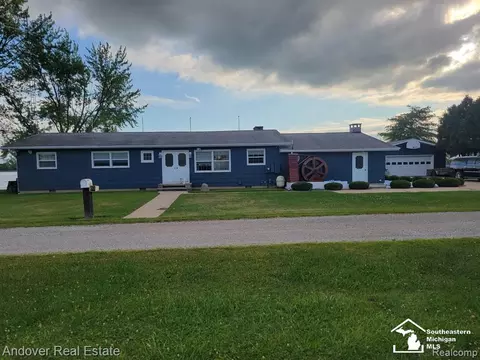 4324 Oak Glen Dr, Camden, MI 49232