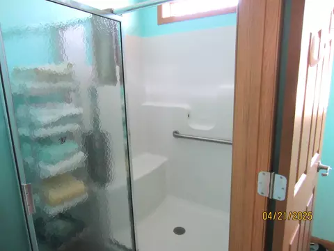 Bath - Undisclosed, Gladwin, MI 48624 photo 1 of 2