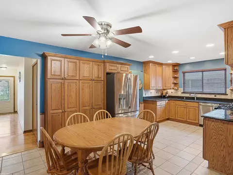 Kitchen - 47431 Kathleen, Macomb, MI 48044 photo 6 of 13