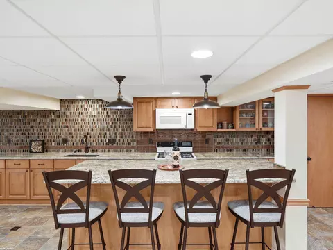 Kitchen - 47431 Kathleen, Macomb, MI 48044 photo 9 of 13