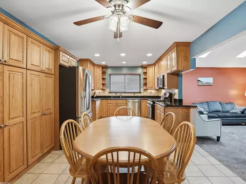 Dining - 47431 Kathleen, Macomb, MI 48044 photo 2 of 4