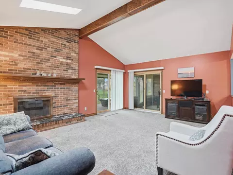 Living - 47431 Kathleen, Macomb, MI 48044 photo 4 of 7