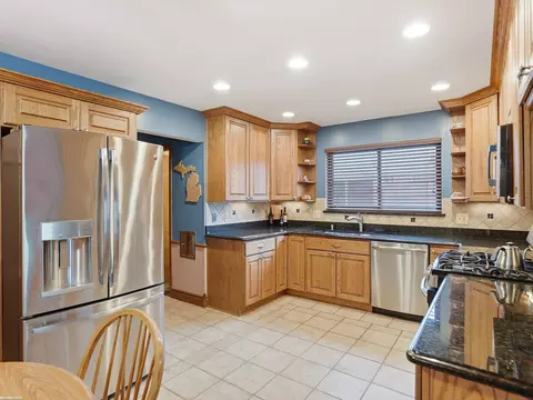 Kitchen - 47431 Kathleen, Macomb, MI 48044 photo 2 of 13