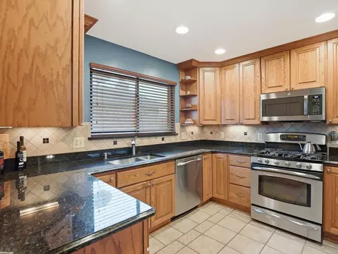 Kitchen - 47431 Kathleen, Macomb, MI 48044 photo 4 of 13