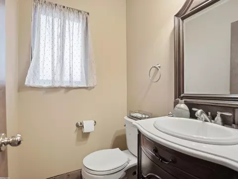 Bath - 47431 Kathleen, Macomb, MI 48044 photo 2 of 3