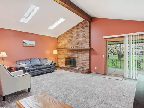 Living - 47431 Kathleen, Macomb, MI 48044 photo 2 of 7