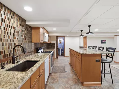 Kitchen - 47431 Kathleen, Macomb, MI 48044 photo 12 of 13