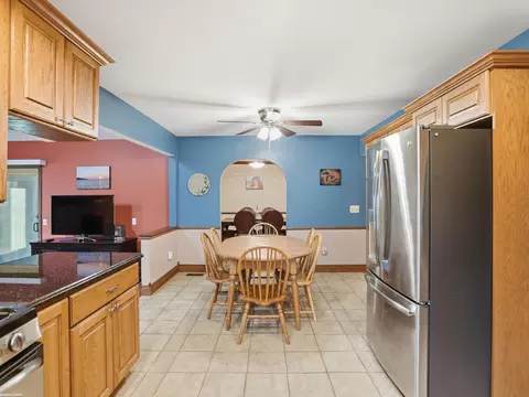 Kitchen - 47431 Kathleen, Macomb, MI 48044 photo 7 of 13