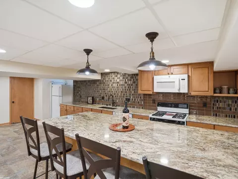 Kitchen - 47431 Kathleen, Macomb, MI 48044 photo 10 of 13