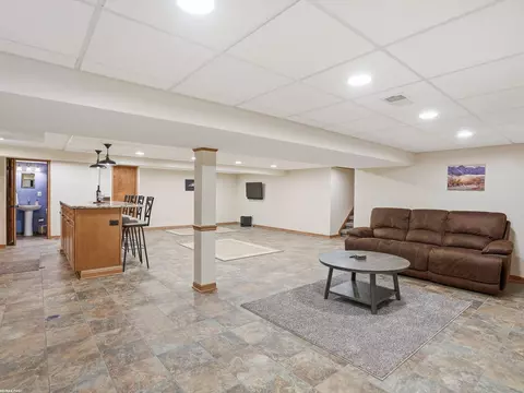 Living - 47431 Kathleen, Macomb, MI 48044 photo 7 of 7