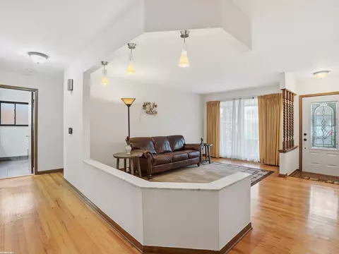 Living - 47431 Kathleen, Macomb, MI 48044 photo 5 of 7
