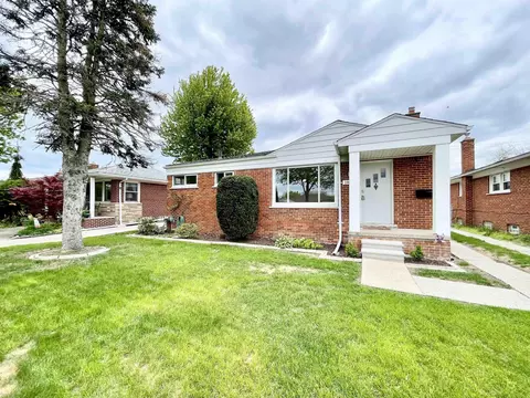 19054 Lister, Eastpointe, MI 48021