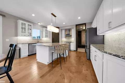 Kitchen - 55553 Morgan, Macomb, MI 48042 photo 2 of 4