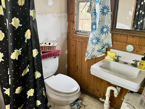 Bath - 304 Robert, Harrison, MI 48625 photo 1 of 2