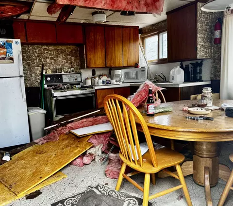 Kitchen - 304 Burns, Harrison, MI 48625 photo 1 of 1