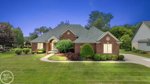 63815 Inverness UNIT 53, Washington Township, MI 48095