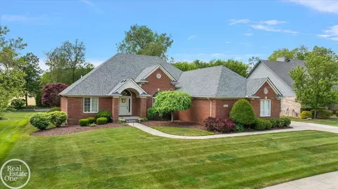 63815 Inverness UNIT 53, Washington Township, MI 48095