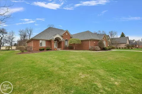 63815 Inverness UNIT 53, Washington Township, MI 48095