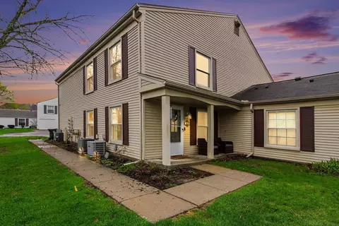 2914 Meadowbrook Ct, Lake Orion, MI 48360