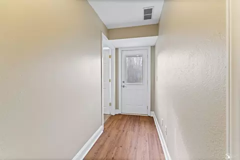 Entry Way - 9505 Secor, Temperance, MI 48182 photo 2 of 6