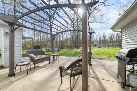 Exterior - 9505 Secor, Temperance, MI 48182 photo 4 of 15