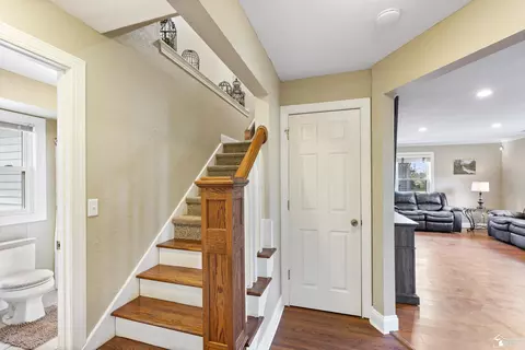 Entry Way - 9505 Secor, Temperance, MI 48182 photo 4 of 6