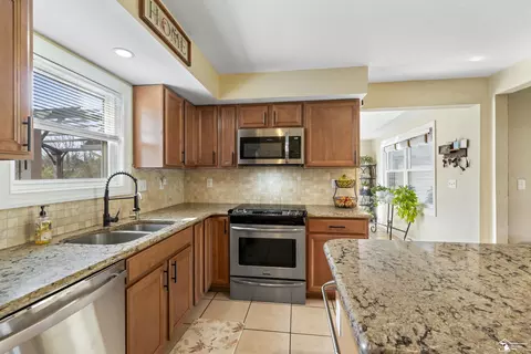Kitchen - 9505 Secor, Temperance, MI 48182 photo 3 of 4