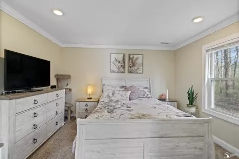 Bedroom - 9505 Secor, Temperance, MI 48182 photo 2 of 6