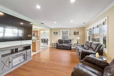 Living - 9505 Secor, Temperance, MI 48182 photo 2 of 2