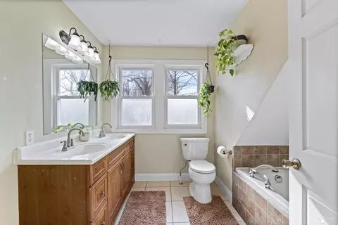 Bath - 9505 Secor, Temperance, MI 48182 photo 6 of 9