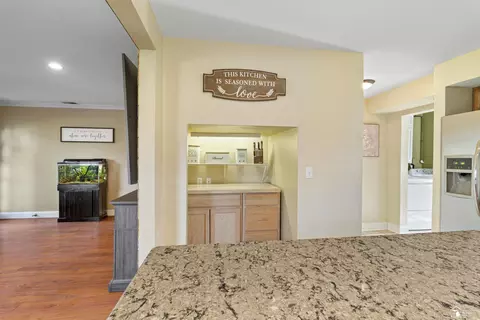 Kitchen - 9505 Secor, Temperance, MI 48182 photo 2 of 4