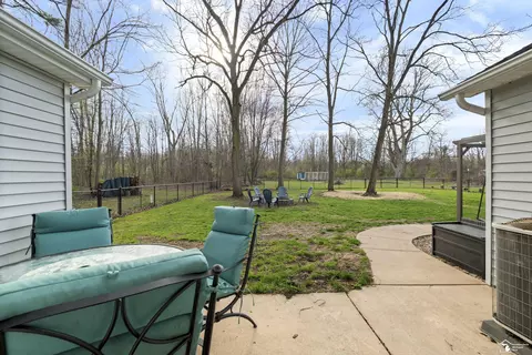 Exterior - 9505 Secor, Temperance, MI 48182 photo 5 of 15