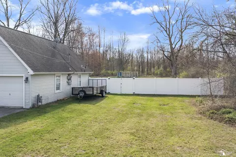 Exterior - 9505 Secor, Temperance, MI 48182 photo 7 of 15