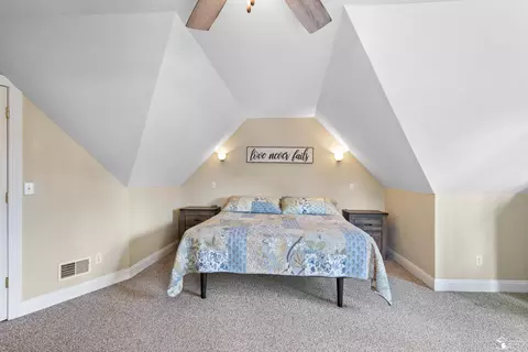Bedroom - 9505 Secor, Temperance, MI 48182 photo 6 of 6