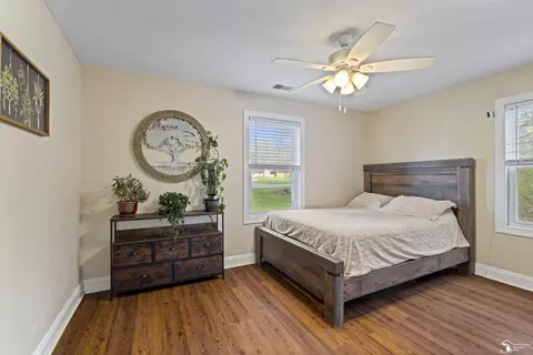 Bedroom - 9505 Secor, Temperance, MI 48182 photo 4 of 6