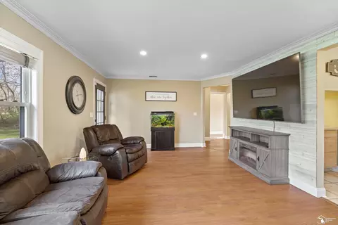 Living - 9505 Secor, Temperance, MI 48182 photo 1 of 2