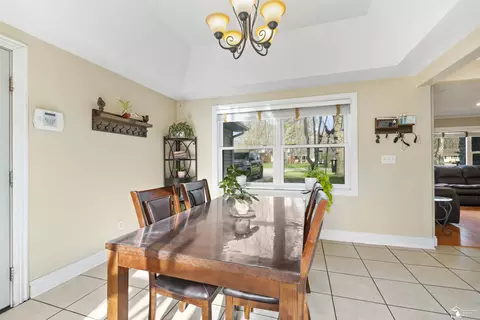 Dining - 9505 Secor, Temperance, MI 48182 photo 1 of 3