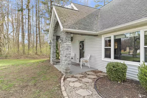 Exterior - 9505 Secor, Temperance, MI 48182 photo 2 of 15