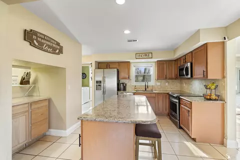 Kitchen - 9505 Secor, Temperance, MI 48182 photo 1 of 4
