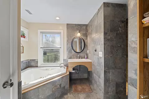 Bath - 9505 Secor, Temperance, MI 48182 photo 2 of 9