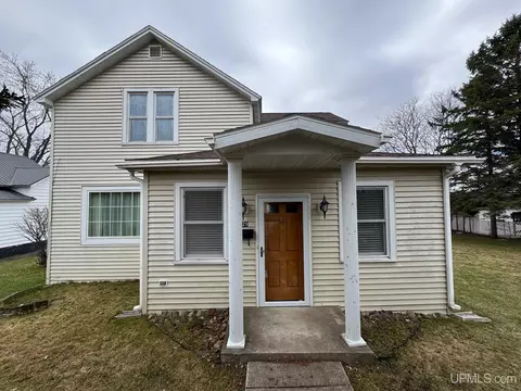 729 E B, Iron Mountain, MI 49801