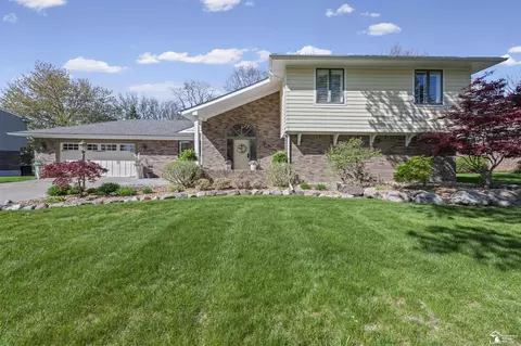 8908 Sarah, Grosse Ile, MI 48138